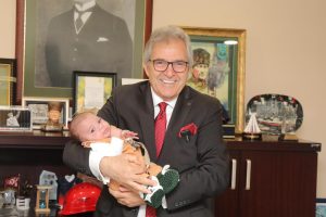 Bandırma Belediye Başkanı Dursun Mirza'dan SMA Tip 1 hastası Kıvanç bebeğe destek
