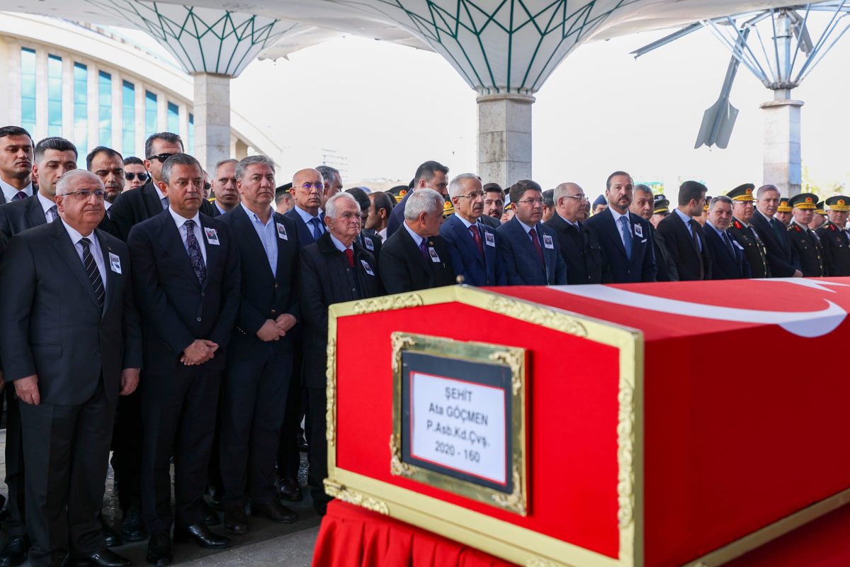 CHP Lideri Özgür Özel, Şehit Piyade Astsubay Kıdemli Çavuş Ata Göçmen'in cenazesine katıldı