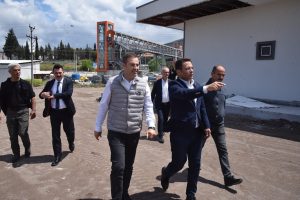 Sındırgı Belediye Başkanı Serkan Sak, Balıkesir Büyükşehir Belediye Başkanı Ahmet Akın ile birlikte Sındırgı Terminali'nin yapımı devam eden alanında incelemelerde bulundu.