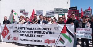Bandırma Onyedi Eylül Üniversitesi'nde öğrenciler İsrail'in Gazze'ye saldırılarını protesto etti