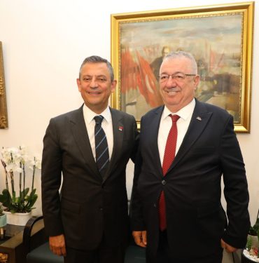 Edremit Belediye Başkanı Mehmet Ertaş, Özgür Özel'i ziyaret etti