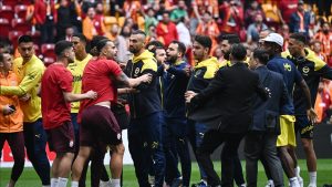 Galatasaray-Fenerbahçe derbisi öncesi futbolcular arasında gerginlik çıktı!